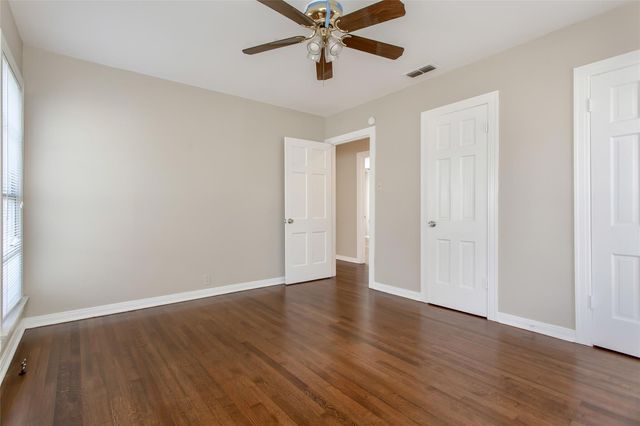 5829 E MOCKINGBIRD Lane, Dallas, TX 75206