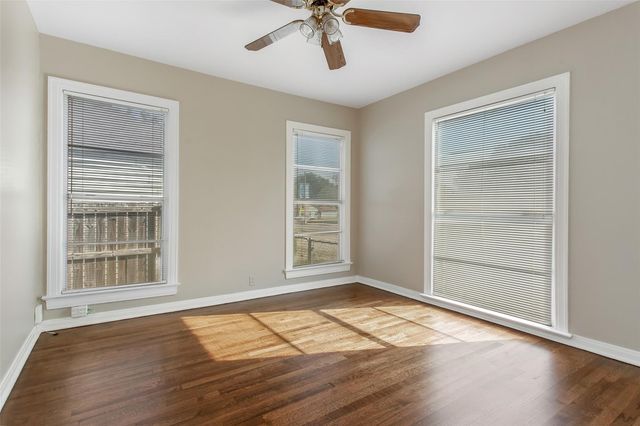 5829 E MOCKINGBIRD Lane, Dallas, TX 75206