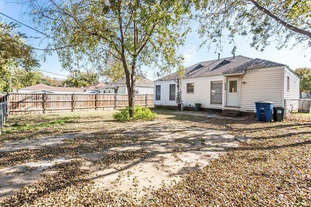 5829 E MOCKINGBIRD Lane, Dallas, TX 75206