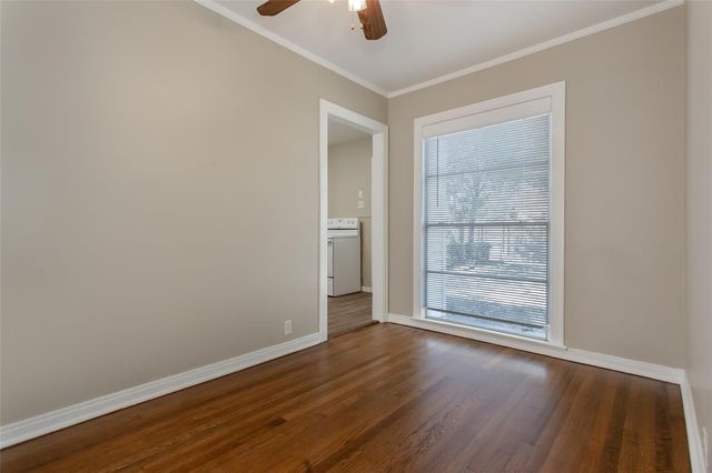 5829 E MOCKINGBIRD Lane, Dallas, TX 75206
