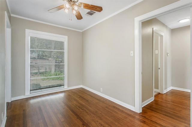 5829 E MOCKINGBIRD Lane, Dallas, TX 75206