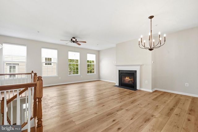 27 STEEPLECHASE DR, La Plata, MD 20646
