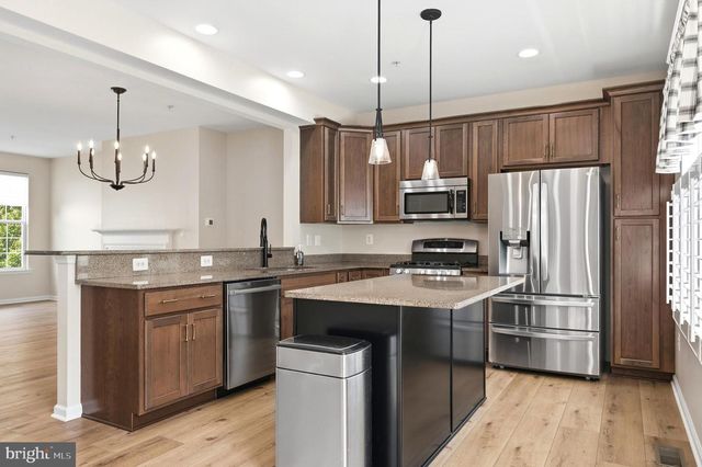 27 STEEPLECHASE DR, La Plata, MD 20646