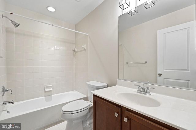 27 STEEPLECHASE DR, La Plata, MD 20646