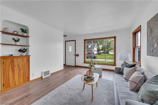 2303 Tuxedo Avenue, Parma, OH 44134