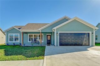 947 N White Oaks Lane, Oak Grove, MO 64075