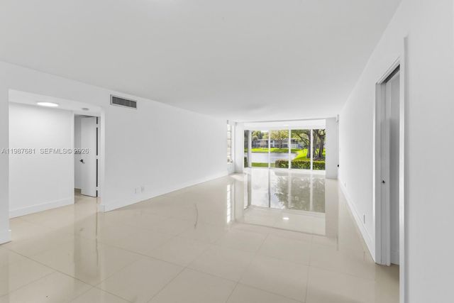 4280 Oaks Terrace 102, Pompano Beach, FL 33069