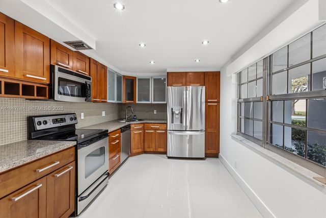 4280 Oaks Terrace 102, Pompano Beach, FL 33069