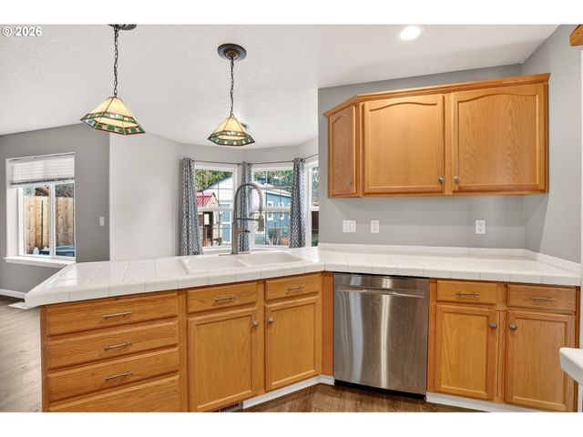 33985 Se DAVONA Dr, Scappoose, OR 97056