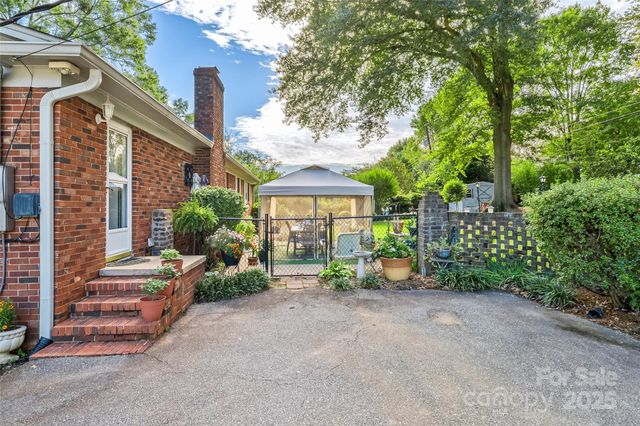 45 36th Avenue NW, Hickory, NC 28601