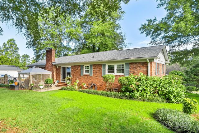 45 36th Avenue NW, Hickory, NC 28601