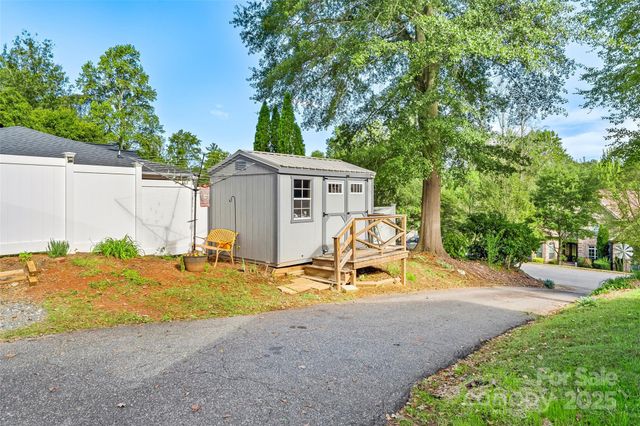 45 36th Avenue NW, Hickory, NC 28601