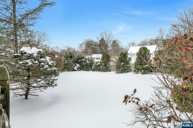 724 W Saddle River Road, Ho-ho-kus, NJ 07423