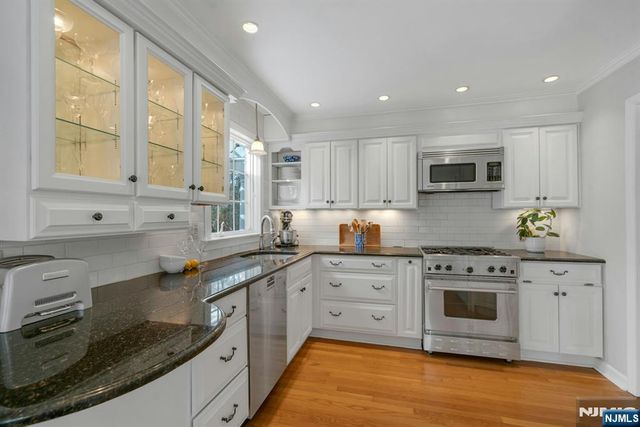 724 W Saddle River Road, Ho-ho-kus, NJ 07423