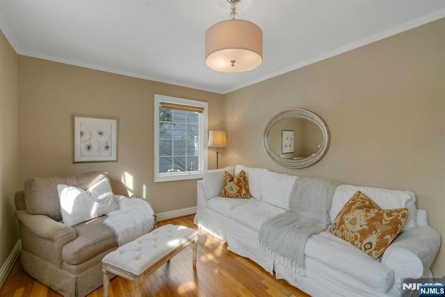 724 W Saddle River Road, Ho-ho-kus, NJ 07423