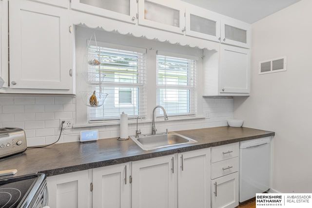 4640 Larimore Avenue, Omaha, NE 68104