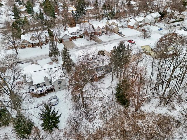 1882 W Ridge Drive, Commerce Twp, MI 48390