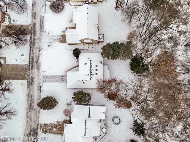 1882 W Ridge Drive, Commerce Twp, MI 48390