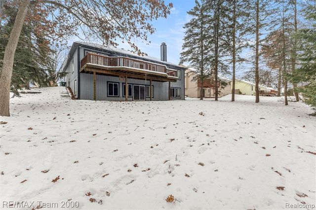 1882 W Ridge Drive, Commerce Twp, MI 48390