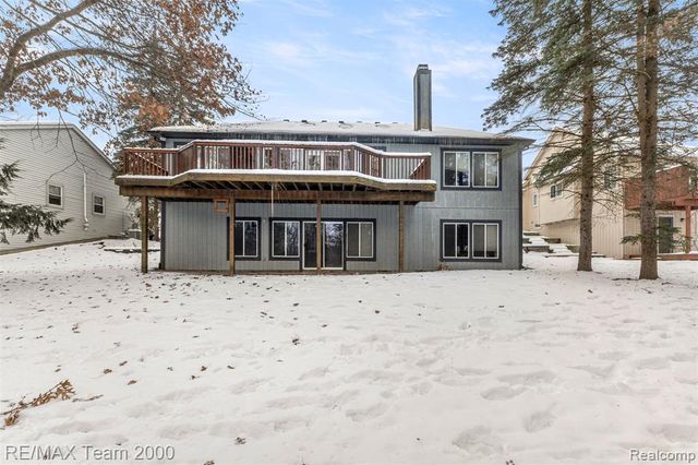 1882 W Ridge Drive, Commerce Twp, MI 48390