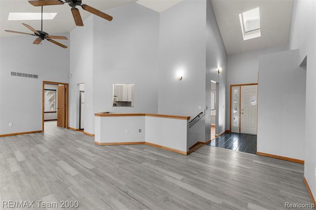 1882 W Ridge Drive, Commerce Twp, MI 48390