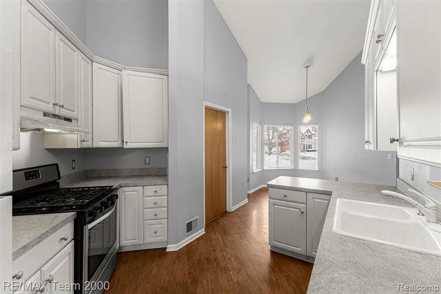 1882 W Ridge Drive, Commerce Twp, MI 48390