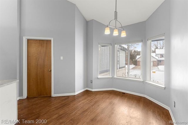 1882 W Ridge Drive, Commerce Twp, MI 48390