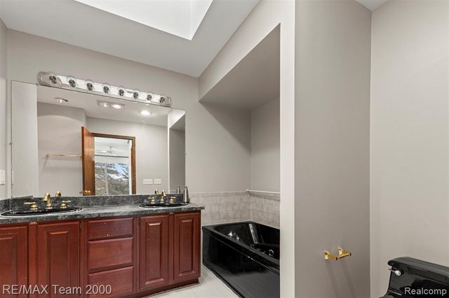 1882 W Ridge Drive, Commerce Twp, MI 48390