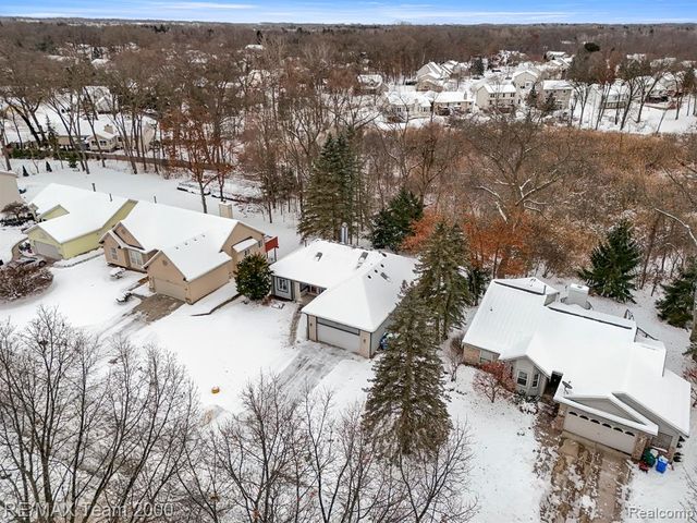 1882 W Ridge Drive, Commerce Twp, MI 48390