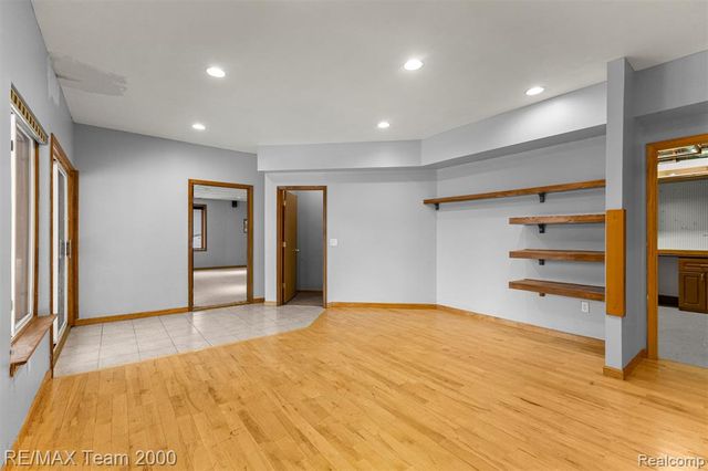 1882 W Ridge Drive, Commerce Twp, MI 48390