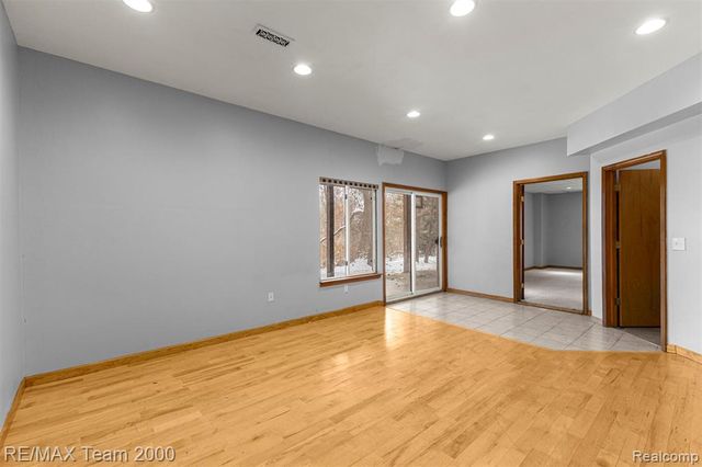 1882 W Ridge Drive, Commerce Twp, MI 48390