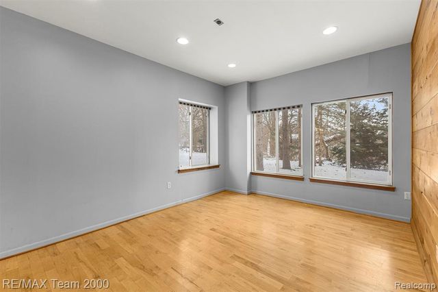 1882 W Ridge Drive, Commerce Twp, MI 48390