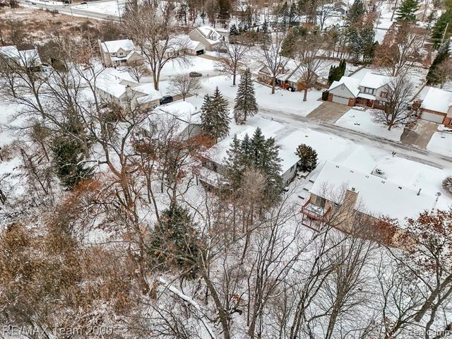 1882 W Ridge Drive, Commerce Twp, MI 48390