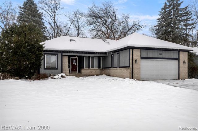 1882 W Ridge Drive, Commerce Twp, MI 48390
