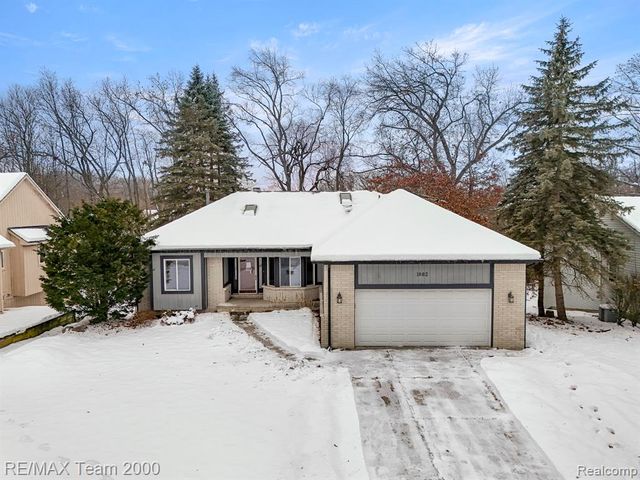 1882 W Ridge Drive, Commerce Twp, MI 48390