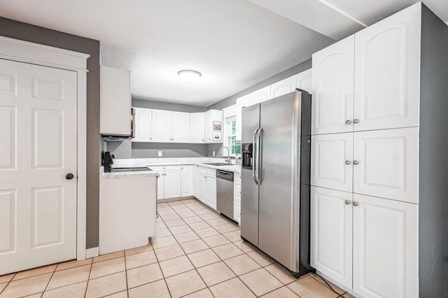 525 Brewer Street, Marshall, MI 49068