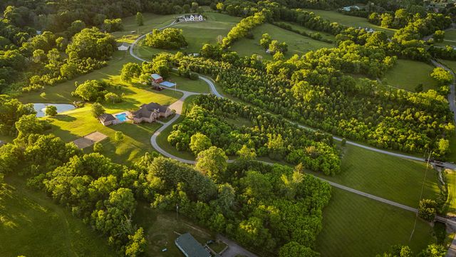 1357 Madison Creek Rd, Goodlettsville, TN 37072