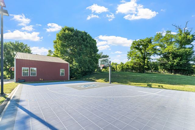 1357 Madison Creek Rd, Goodlettsville, TN 37072