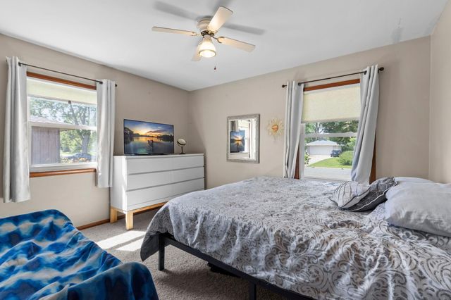 2012 Zircon Lane, Eagan, MN 55122