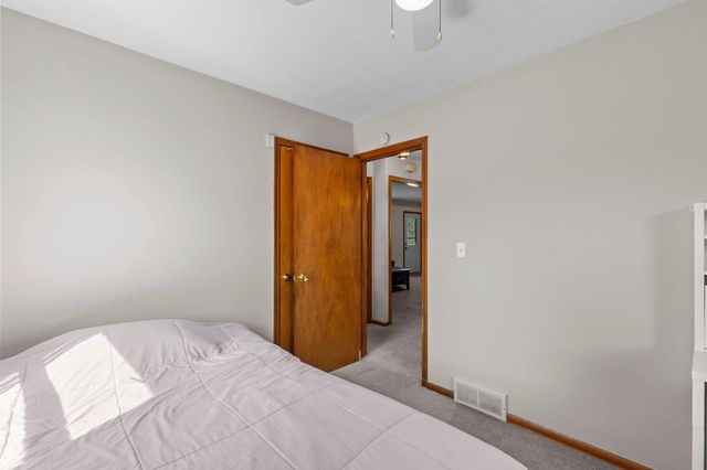 2012 Zircon Lane, Eagan, MN 55122