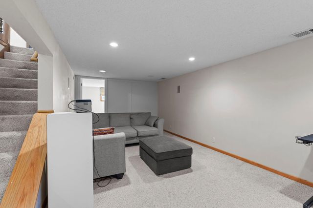 2012 Zircon Lane, Eagan, MN 55122