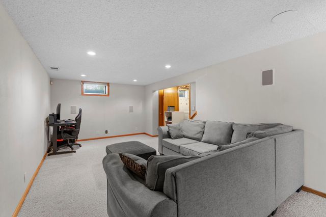 2012 Zircon Lane, Eagan, MN 55122