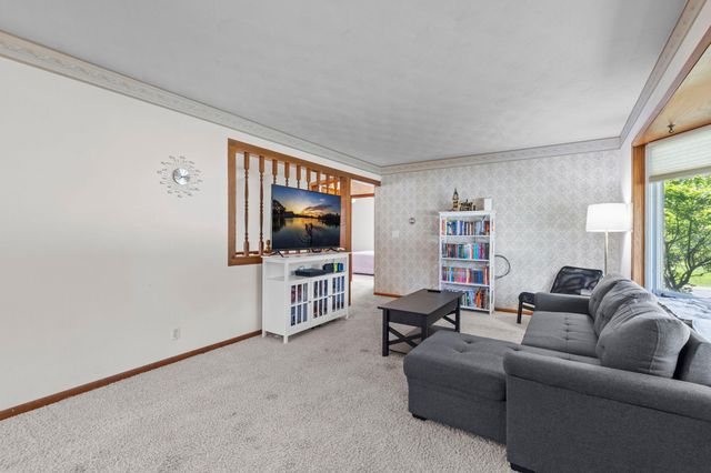 2012 Zircon Lane, Eagan, MN 55122