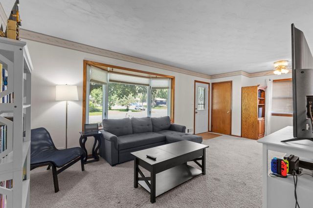 2012 Zircon Lane, Eagan, MN 55122