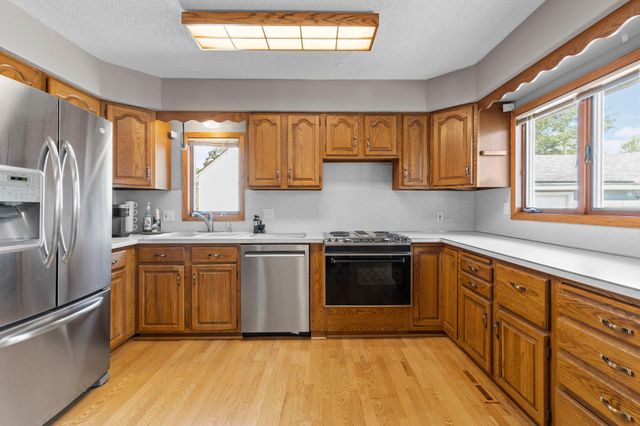 2012 Zircon Lane, Eagan, MN 55122