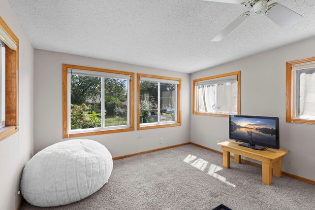 2012 Zircon Lane, Eagan, MN 55122