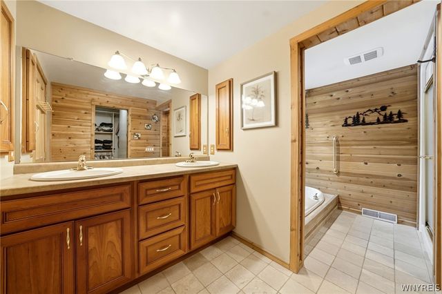 35 Lancelot Court, Amherst, NY 14068