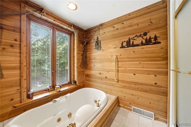 35 Lancelot Court, Amherst, NY 14068