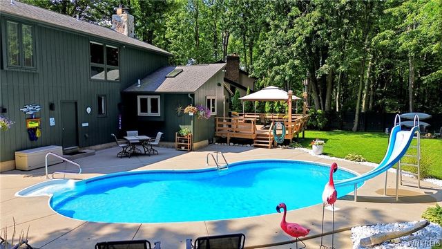 35 Lancelot Court, Amherst, NY 14068