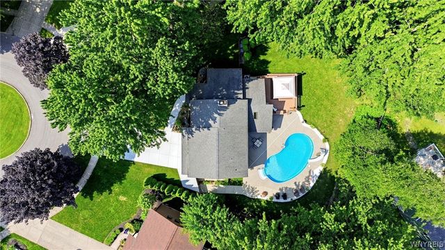 35 Lancelot Court, Amherst, NY 14068